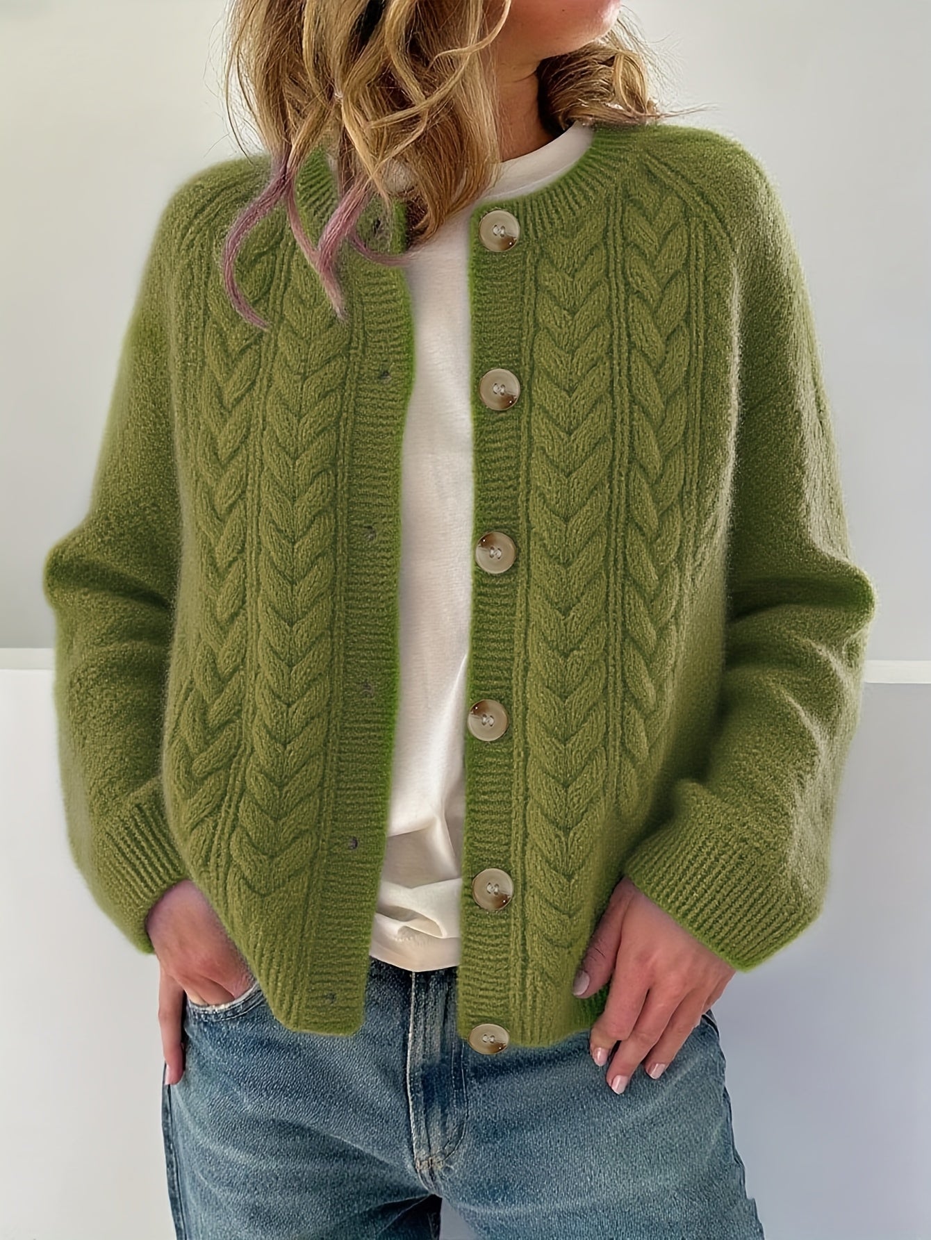 Valeria | Strickjacke mit Knöpfen und Zopfmuster