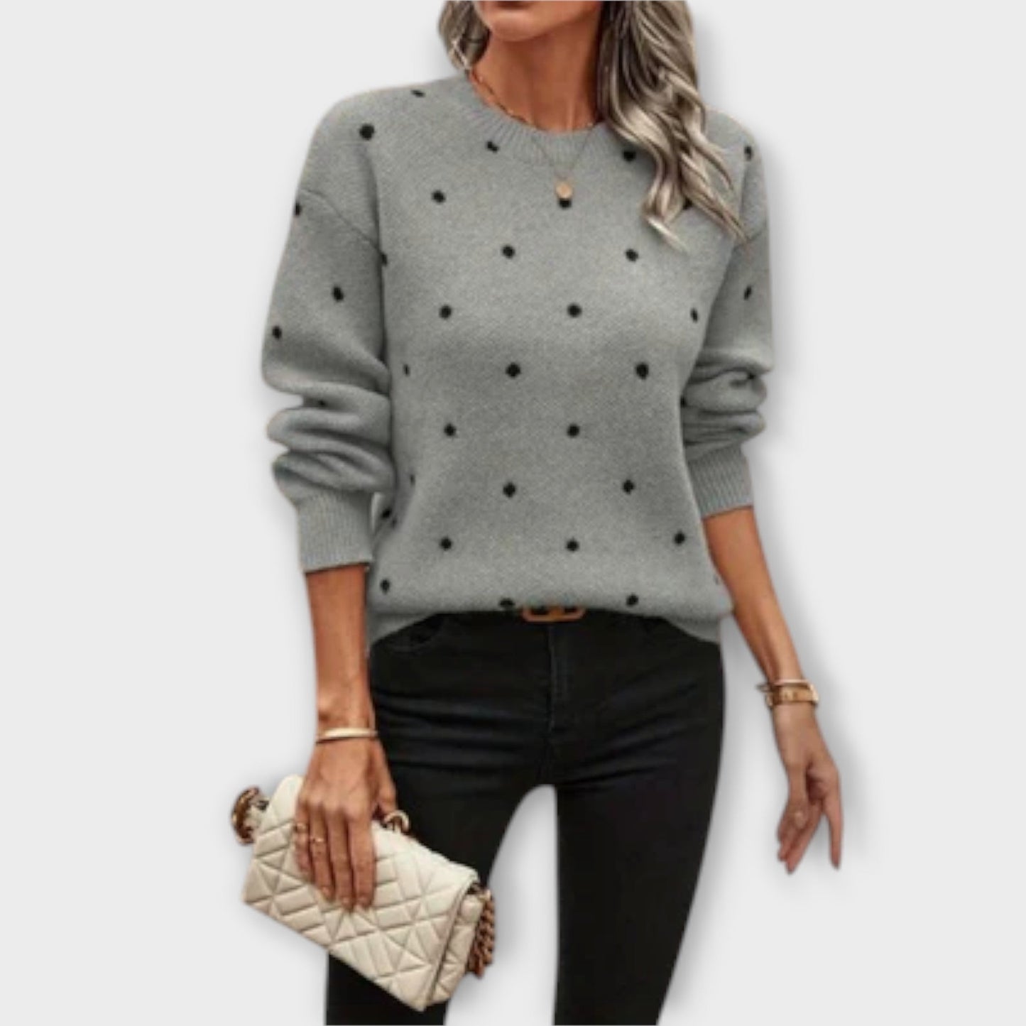 AVA | LÄSSIGER LANGÄRMLIGER STRICKPULLOVER MIT TUPFENMUSTER