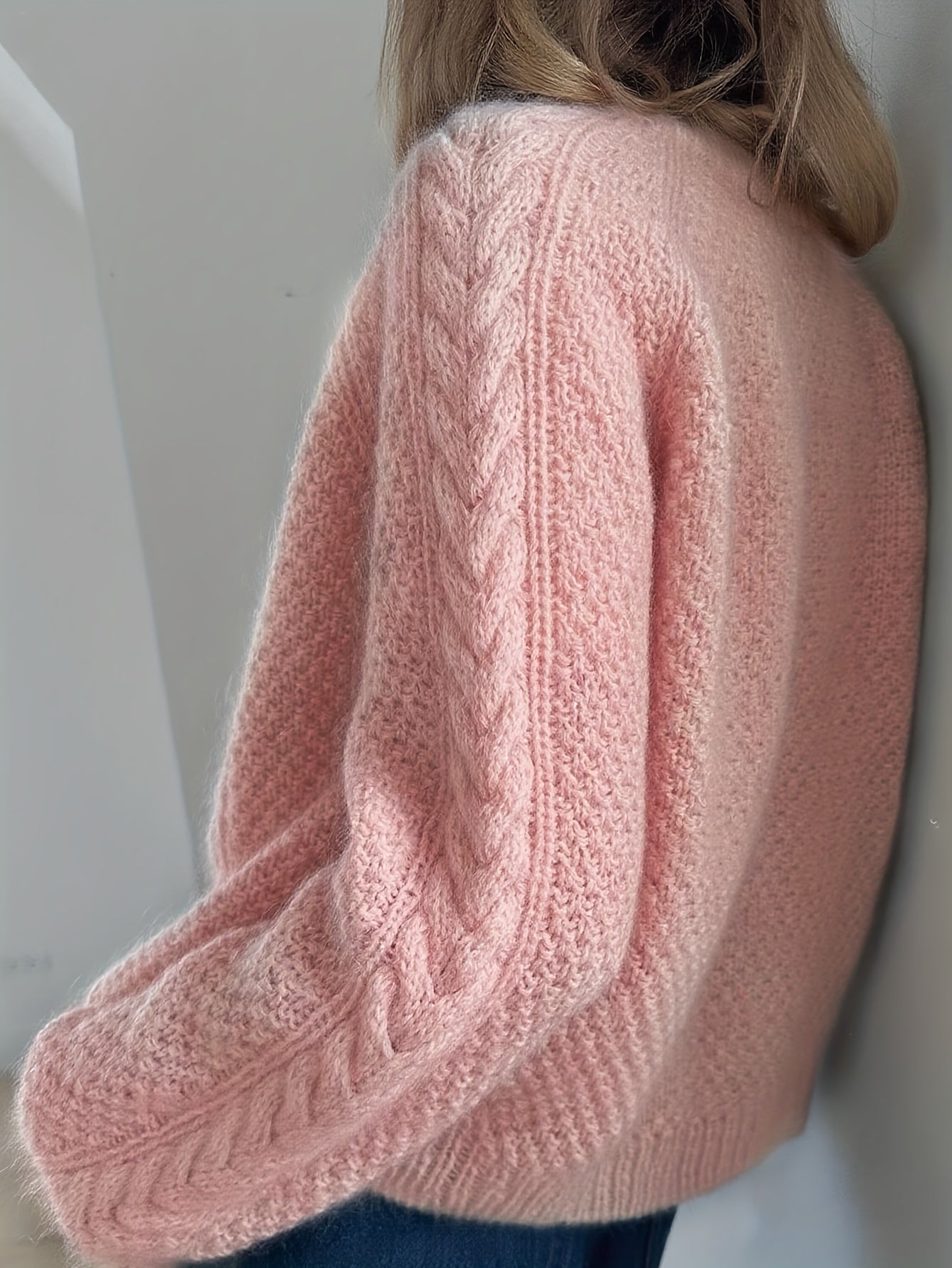 Valeria | Strickjacke mit Knöpfen und Zopfmuster