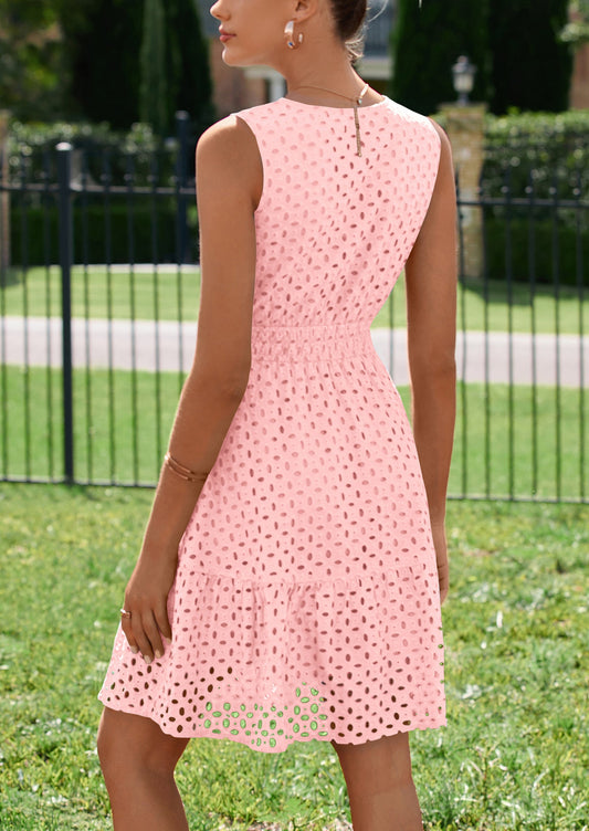 LOREA - ÄRMELLOSES SOMMERKLEID MIT STICKEREI & V-AUSSCHNITT