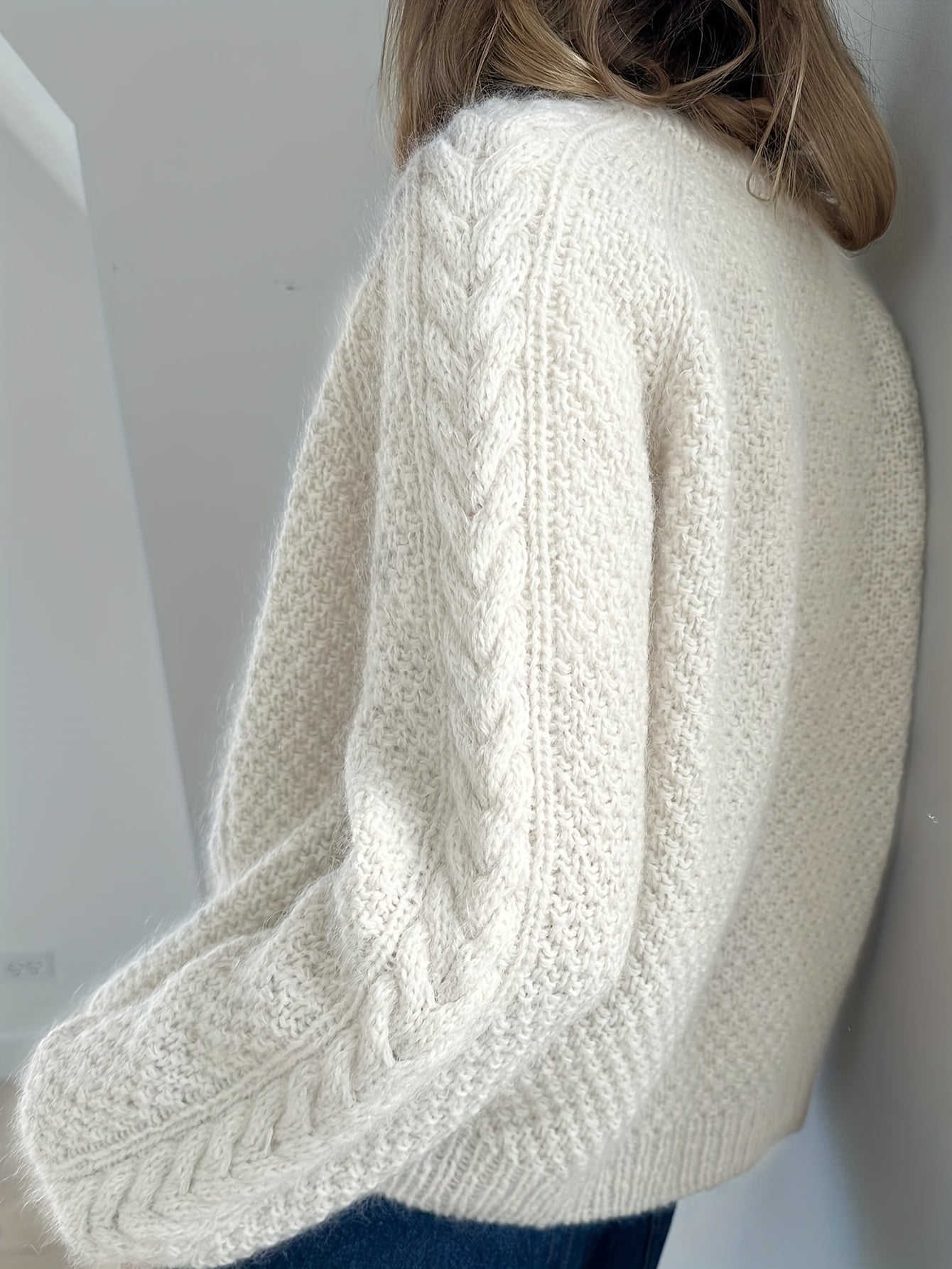 Valeria | Strickjacke mit Knöpfen und Zopfmuster