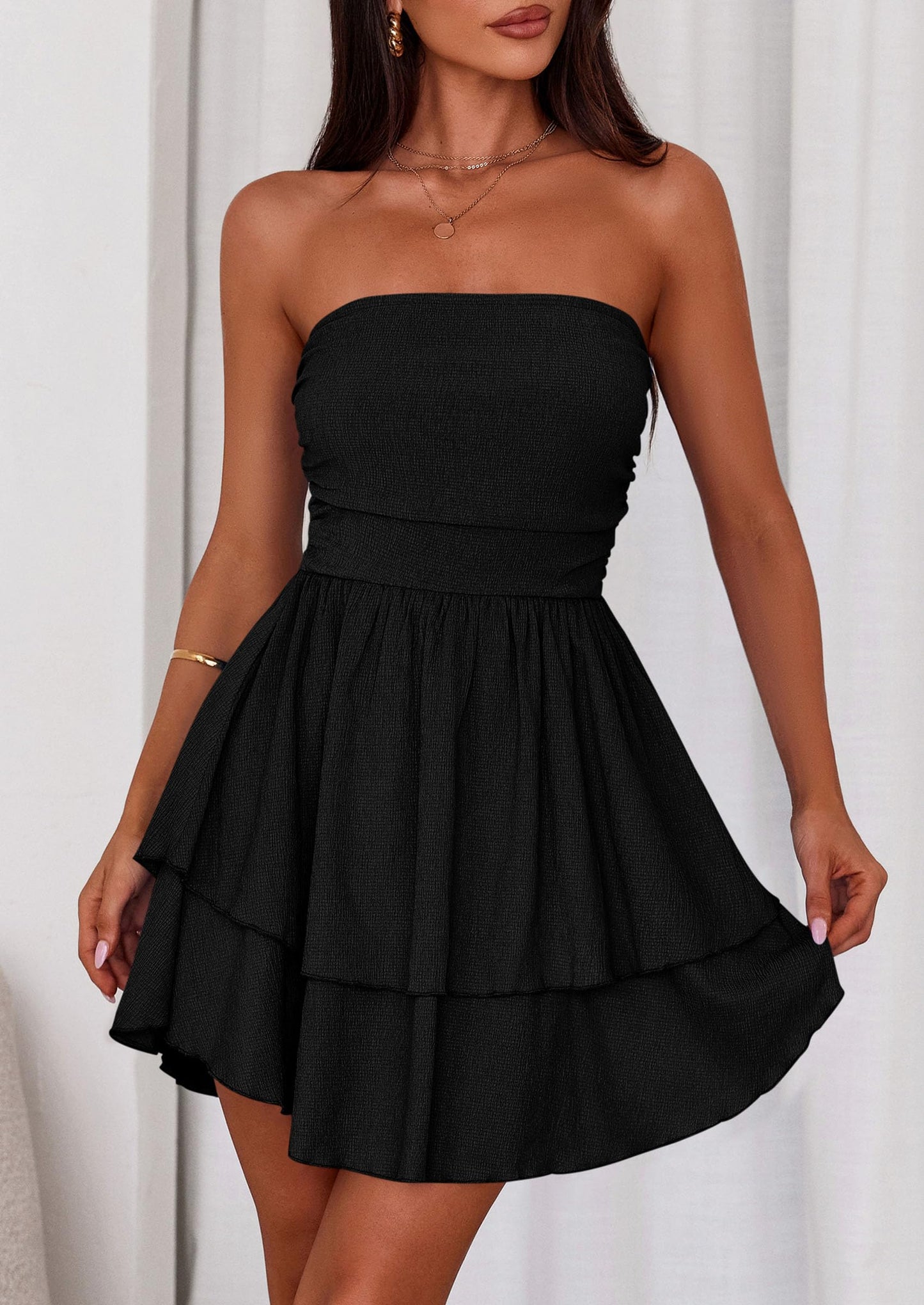 LOLA - SCHULTERFREIES SMOCKKLEID MIT VOLANTS