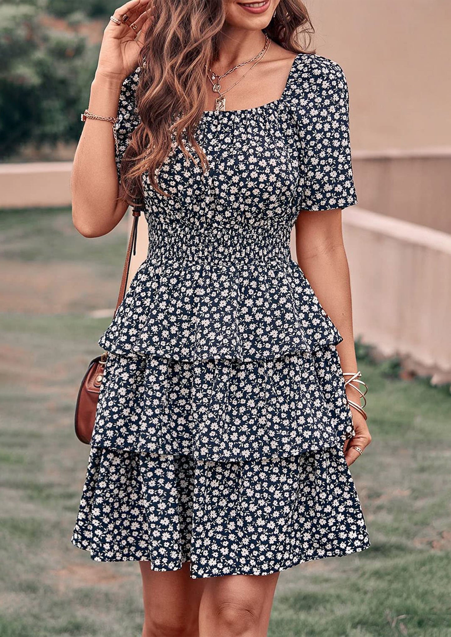 ELIANA - BOHO MINIKLEID MIT VOLANTS UND KARREE-AUSSCHNITT