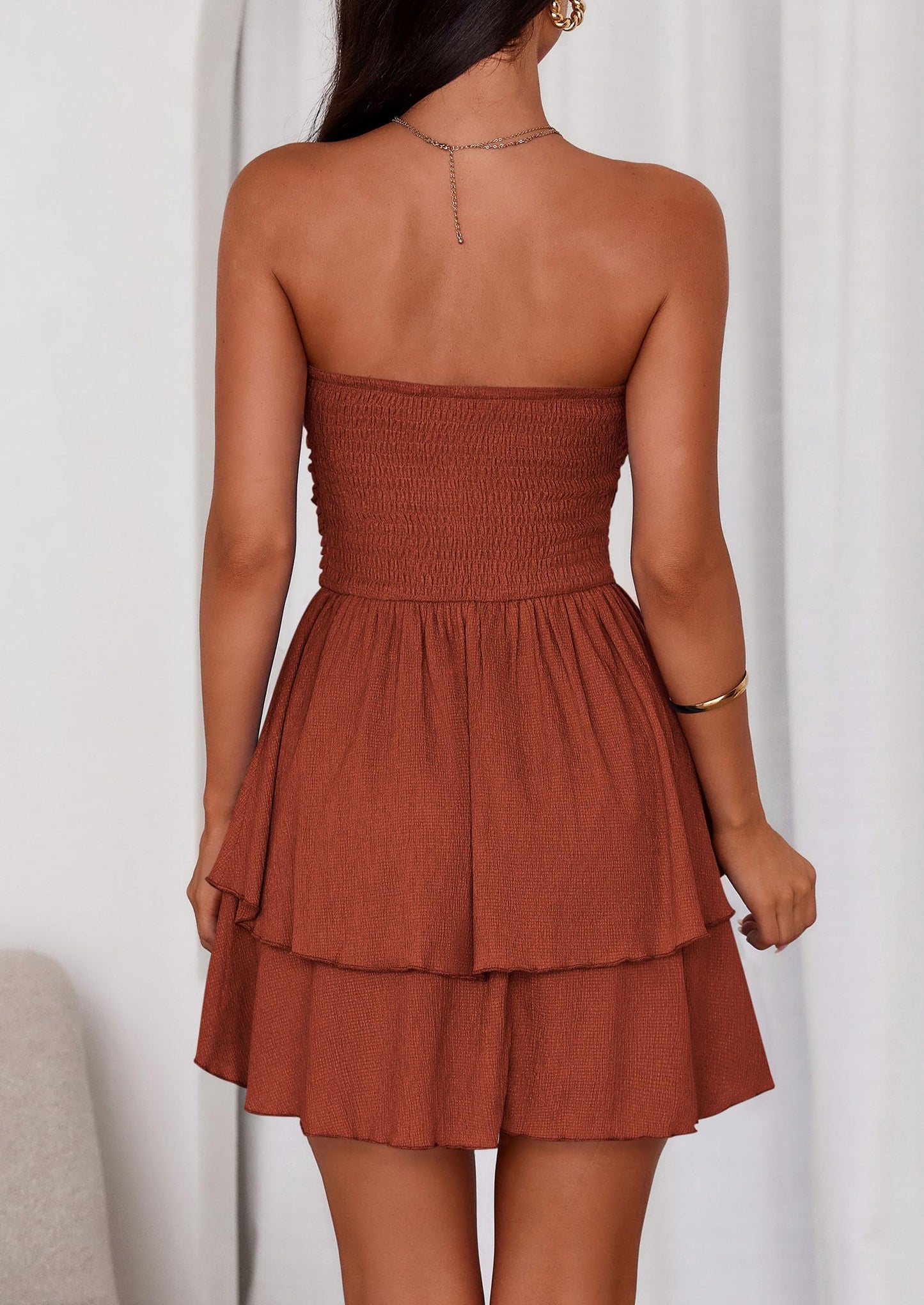 LOLA - SCHULTERFREIES SMOCKKLEID MIT VOLANTS