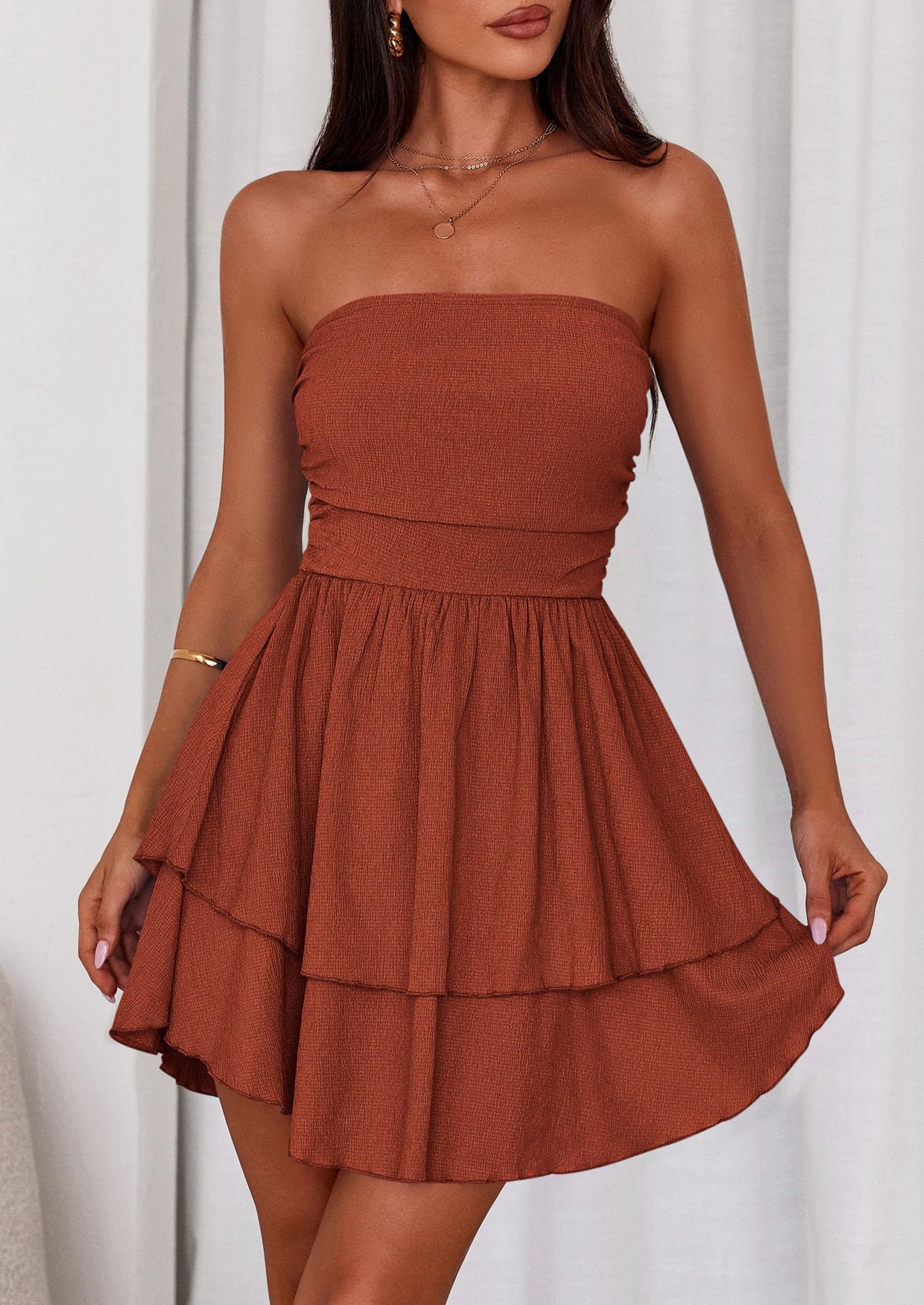 LOLA - SCHULTERFREIES SMOCKKLEID MIT VOLANTS