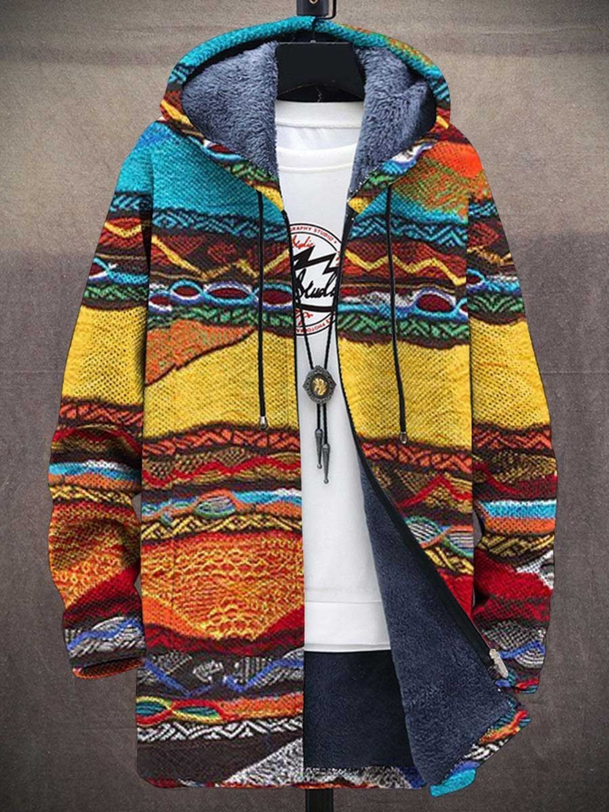 TRUDI | LUXURIÖSE, KUNSTINSPIRIERTE STRICKJACKE