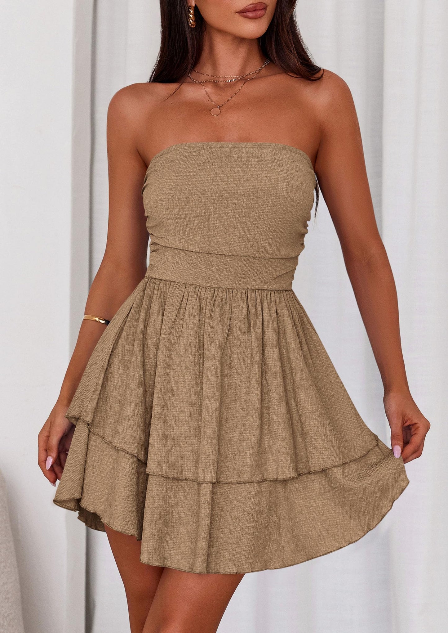 LOLA - SCHULTERFREIES SMOCKKLEID MIT VOLANTS