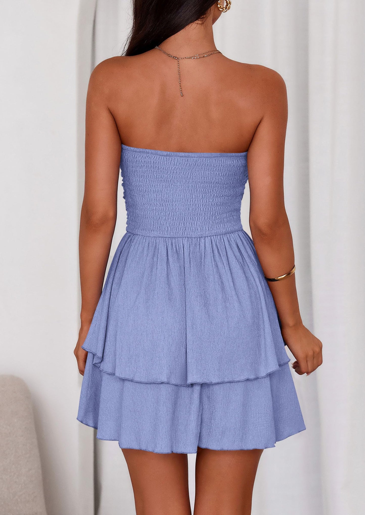 LOLA - SCHULTERFREIES SMOCKKLEID MIT VOLANTS
