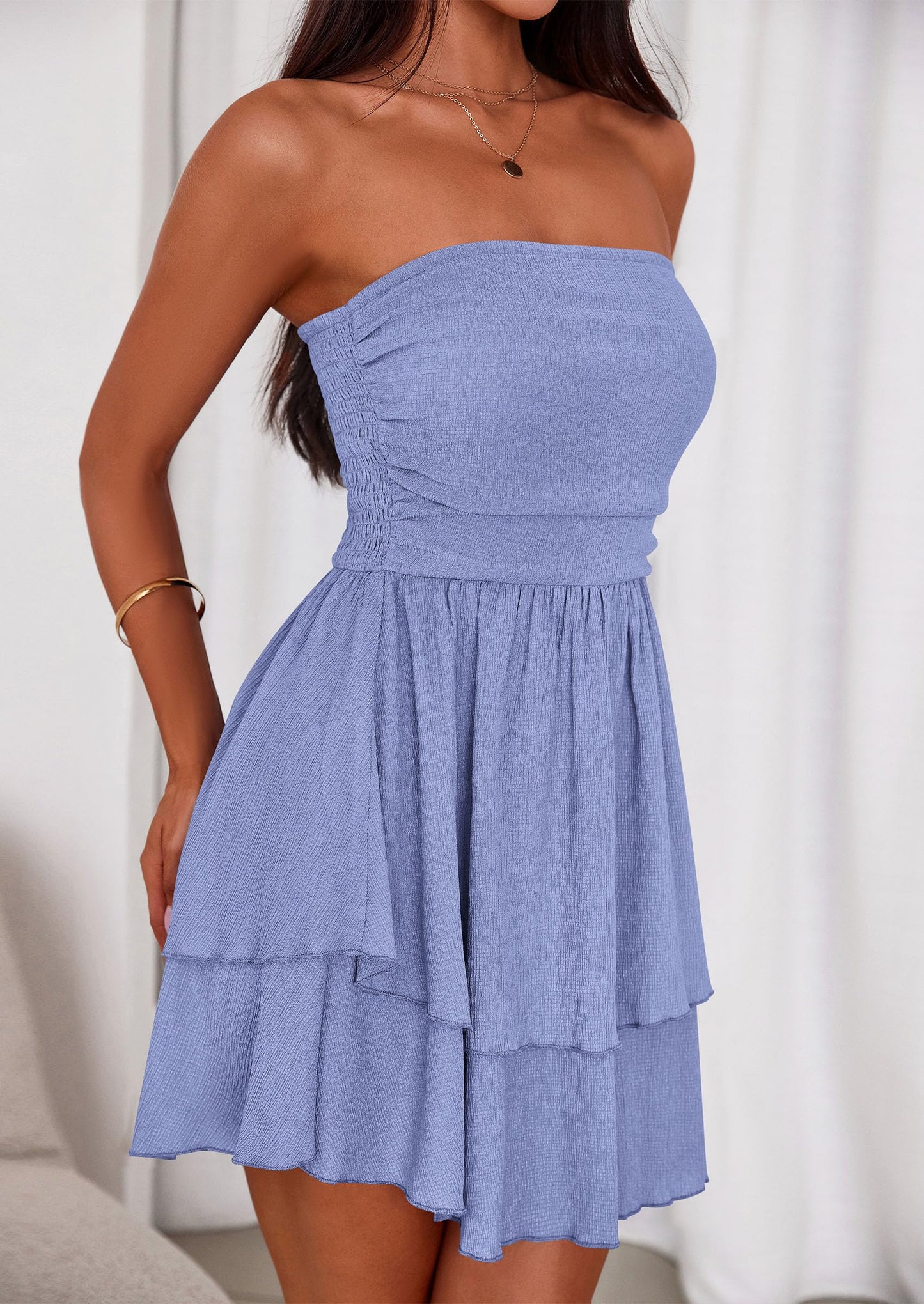 LOLA - SCHULTERFREIES SMOCKKLEID MIT VOLANTS