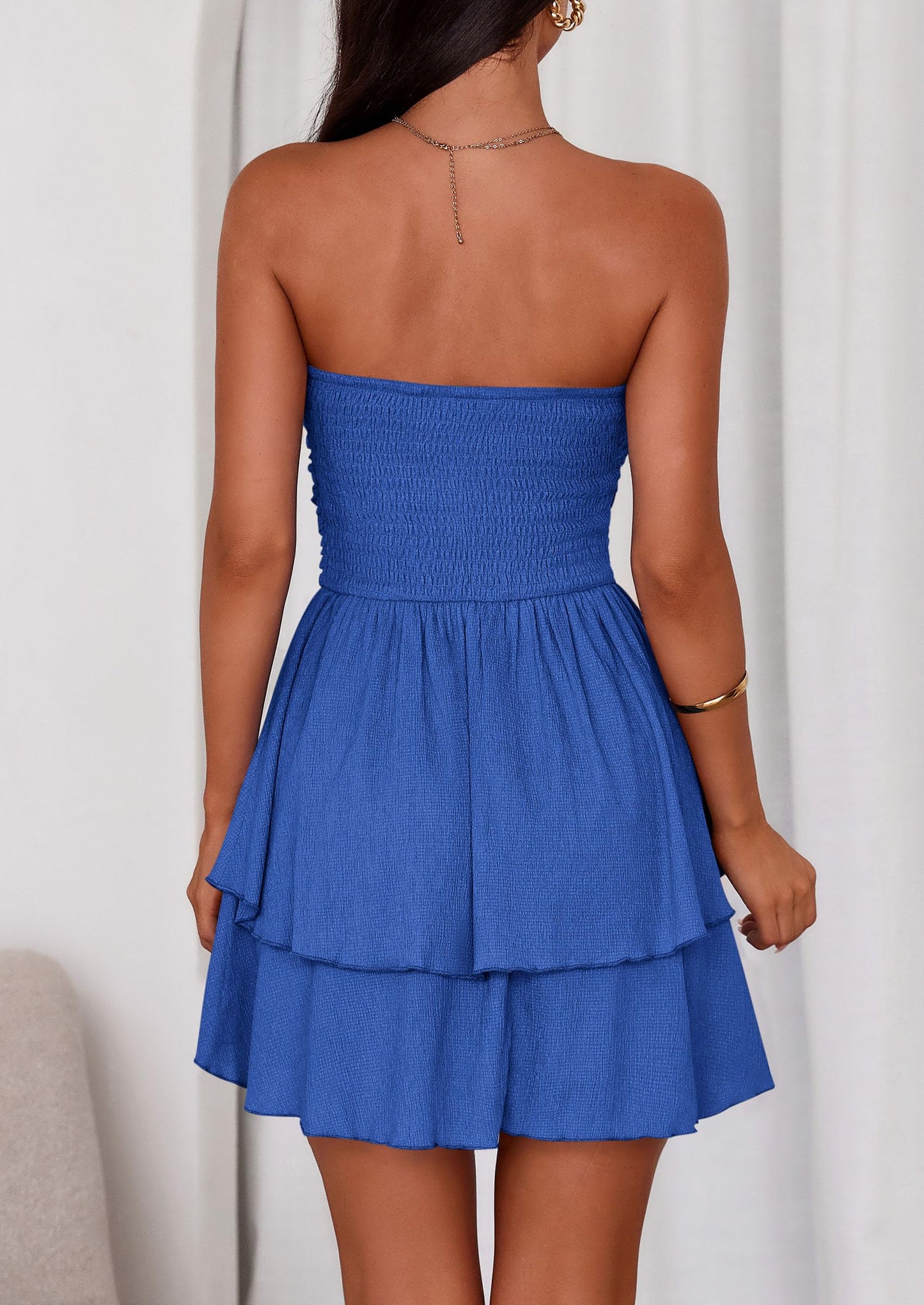 LOLA - SCHULTERFREIES SMOCKKLEID MIT VOLANTS