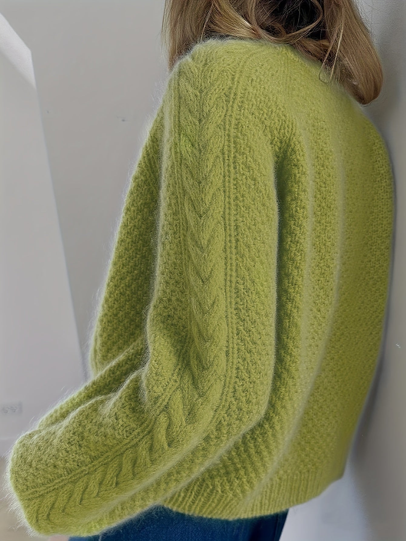 Valeria | Strickjacke mit Knöpfen und Zopfmuster