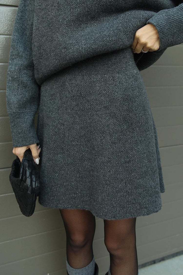 Nicola | Pullover und Rock mit lockerer Passform
