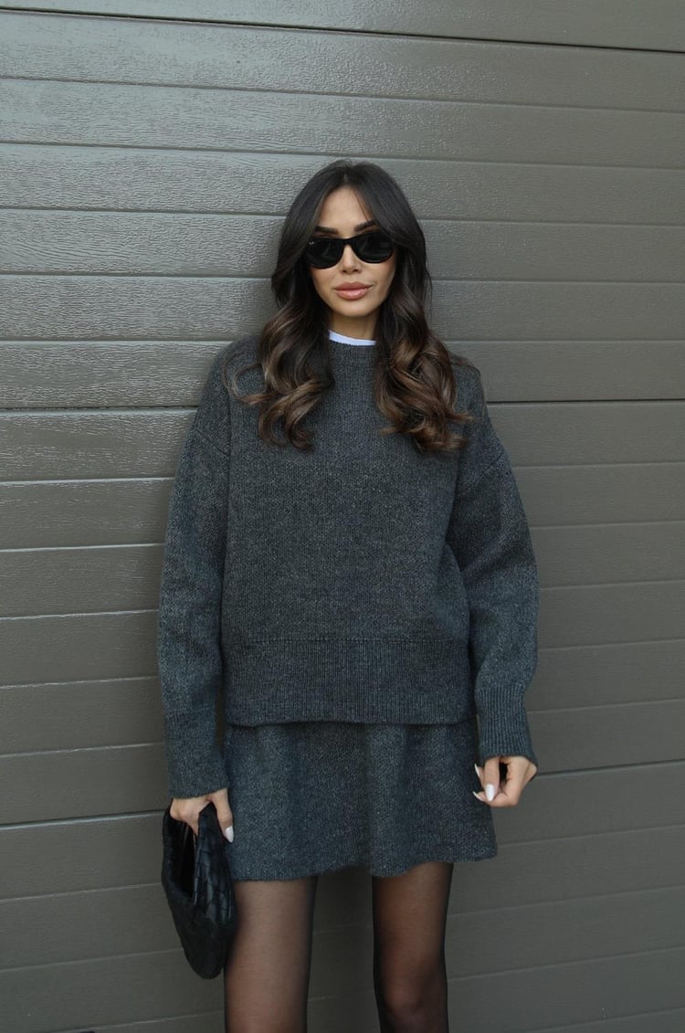 Nicola | Pullover und Rock mit lockerer Passform