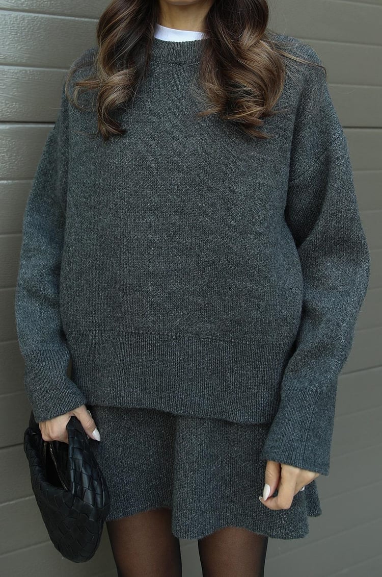 Nicola | Pullover und Rock mit lockerer Passform
