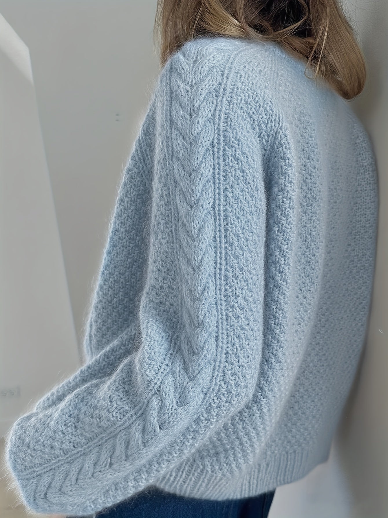 Valeria | Strickjacke mit Knöpfen und Zopfmuster
