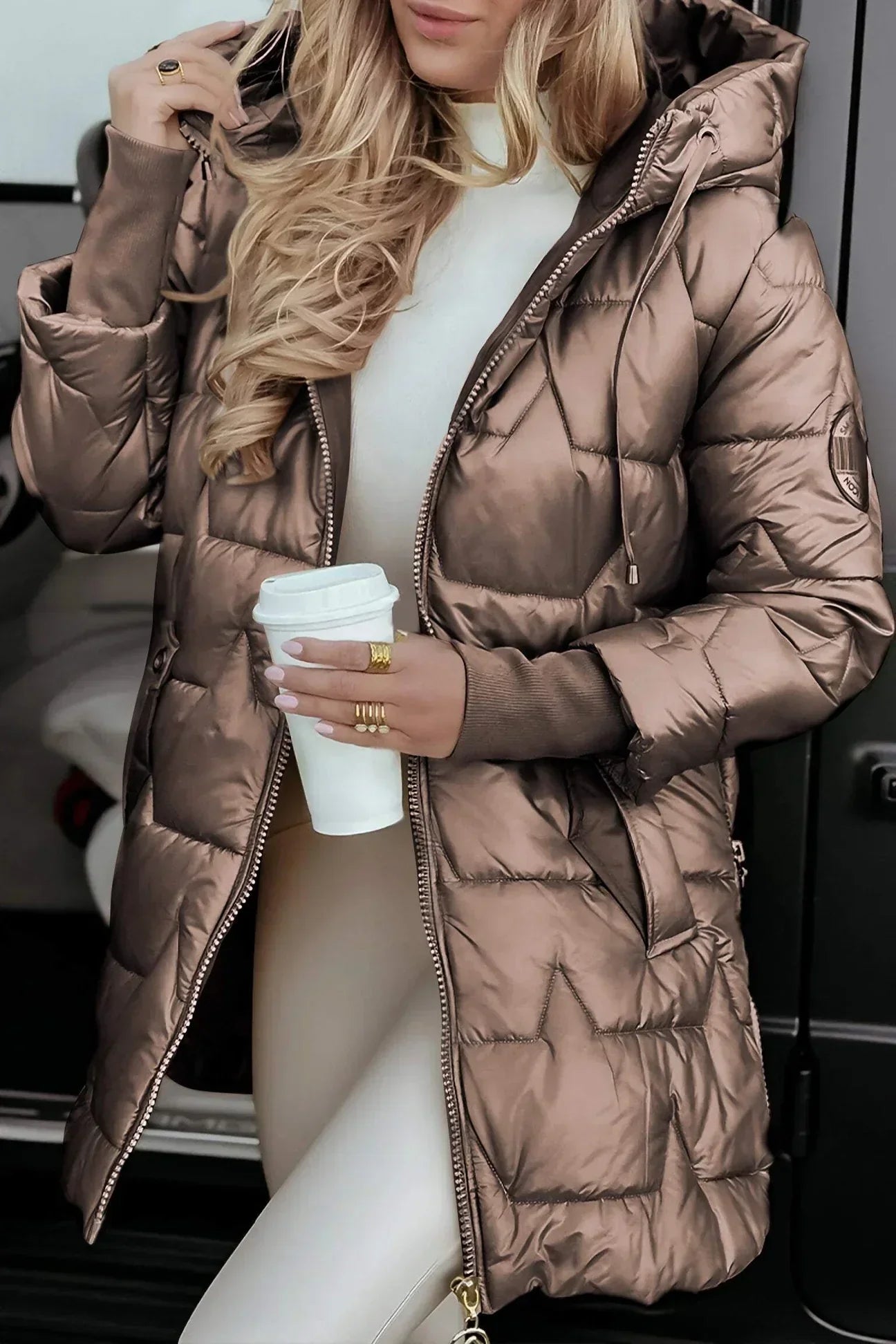 ASTRID | ELEGANTE WINTERJACKE MIT KAPUZE UND FUTTER