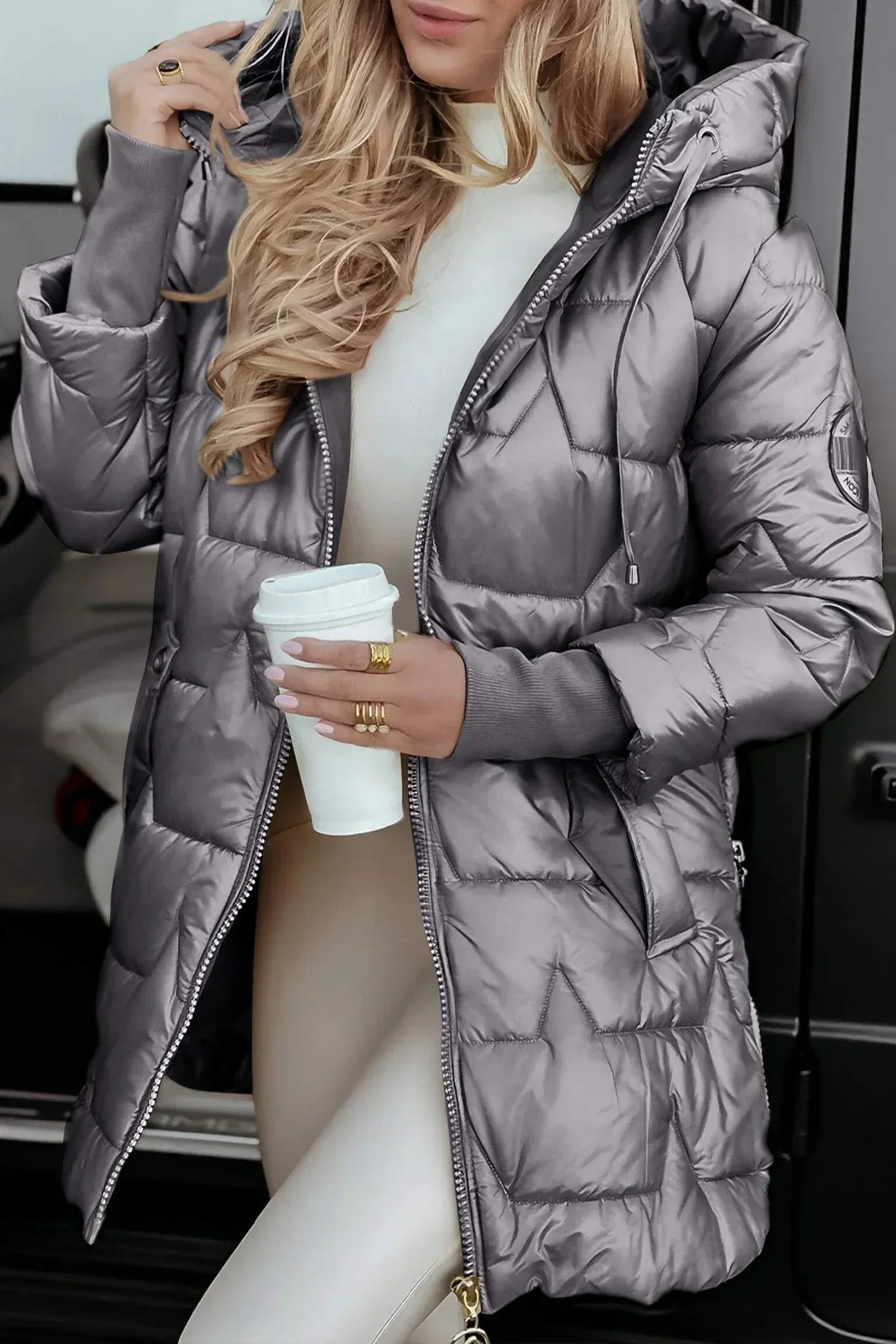 ASTRID | ELEGANTE WINTERJACKE MIT KAPUZE UND FUTTER