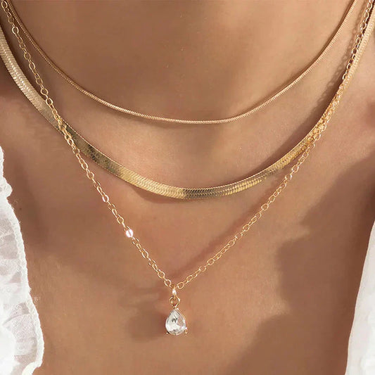 Ottilie | Mehrlagige goldene Halskette mit Zirkonia-Anhänger