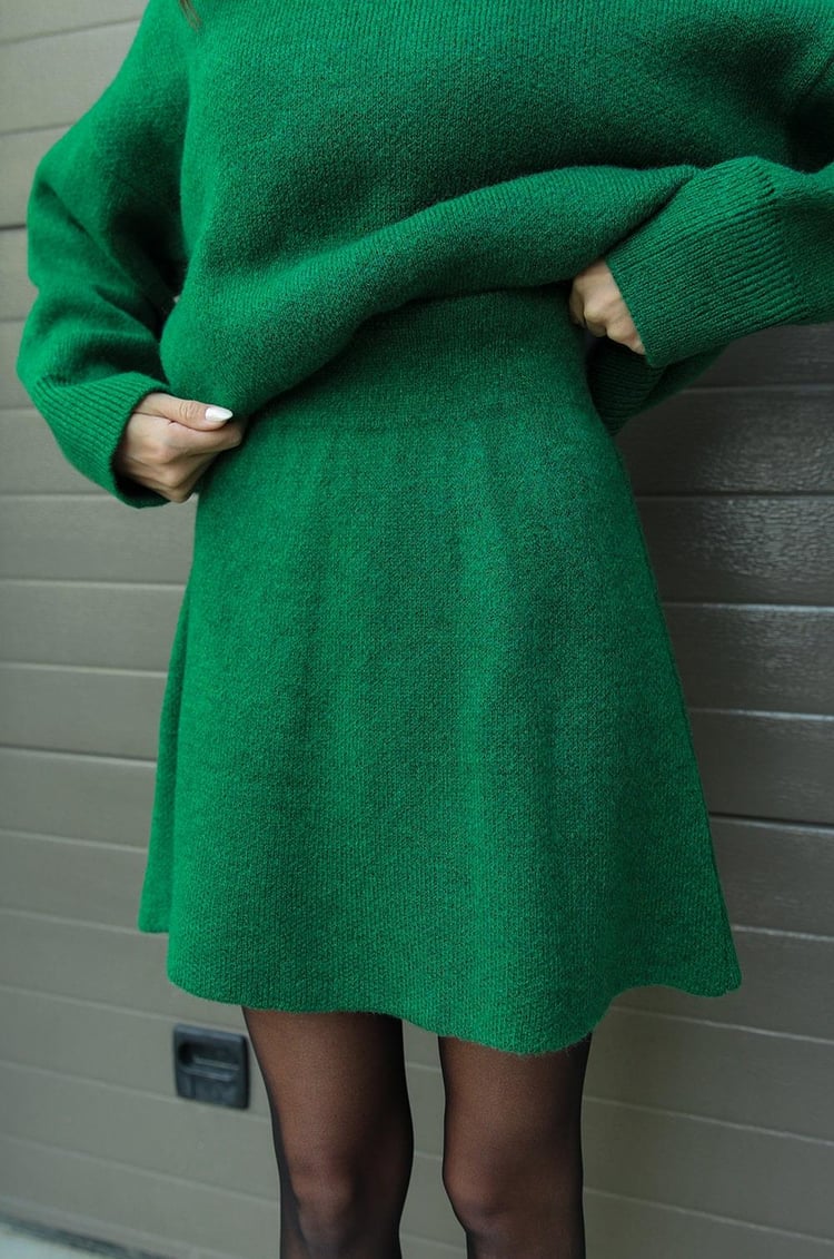 Nicola | Pullover und Rock mit lockerer Passform