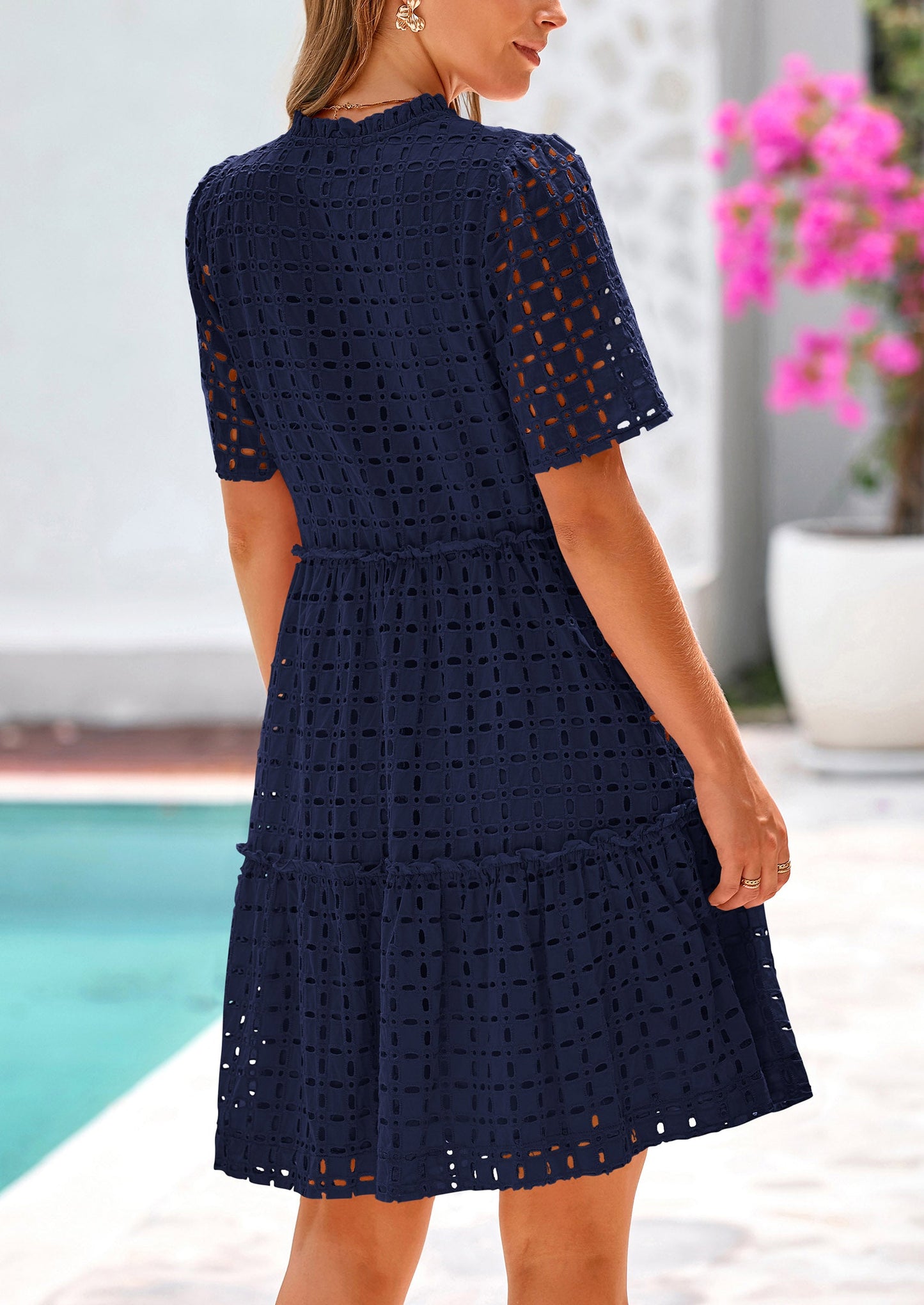 NIA - SOMMERKLEID MIT V-AUSSCHNITT & STICKEREI VERSPIELT & LUFTIG