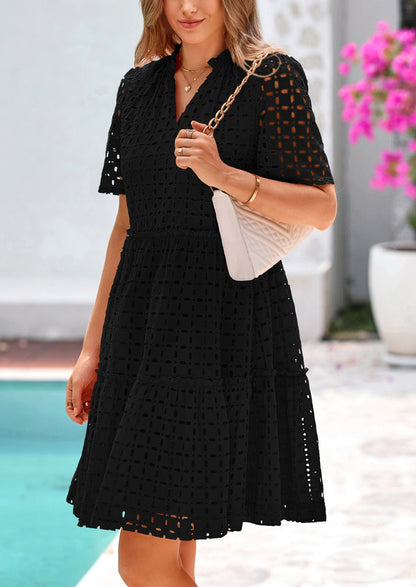 NIA - SOMMERKLEID MIT V-AUSSCHNITT & STICKEREI VERSPIELT & LUFTIG