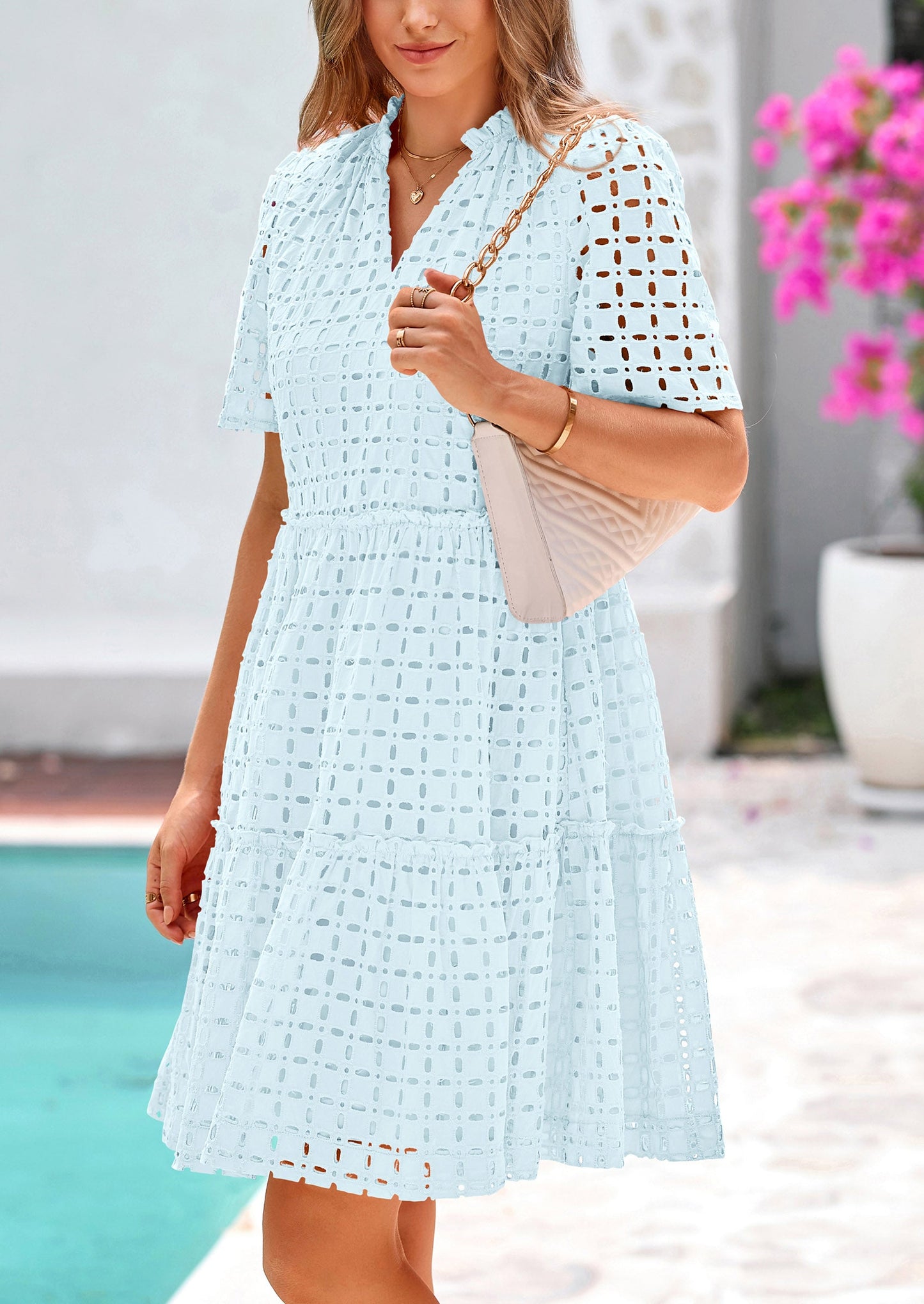 NIA - SOMMERKLEID MIT V-AUSSCHNITT & STICKEREI VERSPIELT & LUFTIG