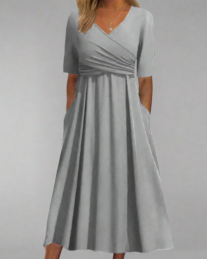 Naomi | Zeitloses bauchbedeckendes Crossover-Kleid