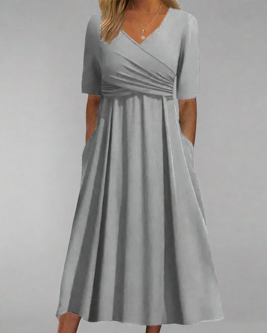 Naomi | Zeitloses bauchbedeckendes Crossover-Kleid