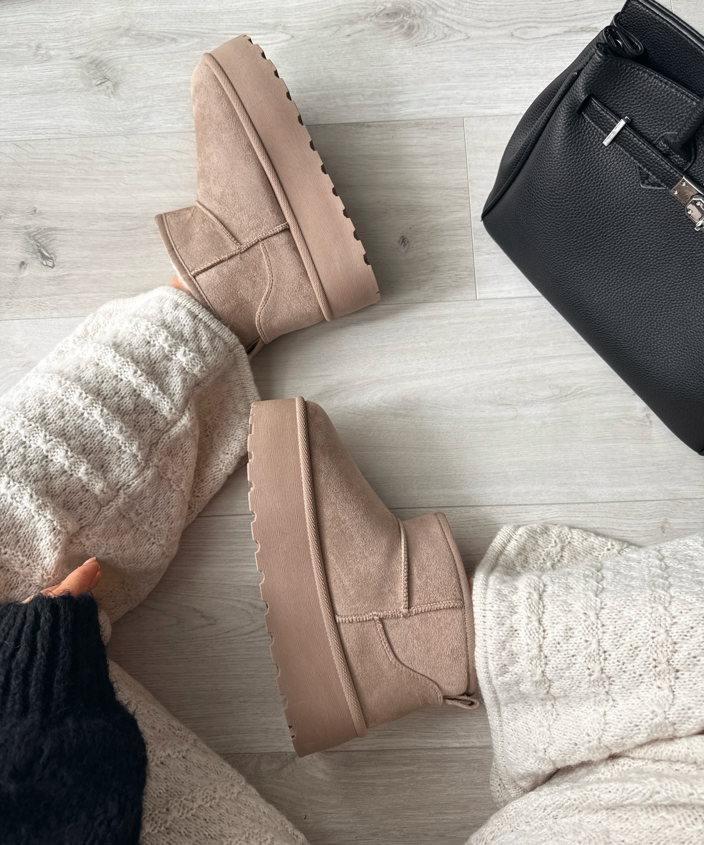 NINA BOOTS | GEFÜTTERTE PLATEAU BOOTS FÜR WARME WINTERTAGE