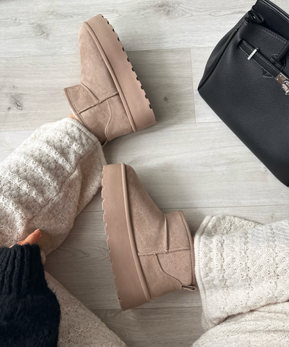 NINA BOOTS | GEFÜTTERTE PLATEAU BOOTS FÜR WARME WINTERTAGE