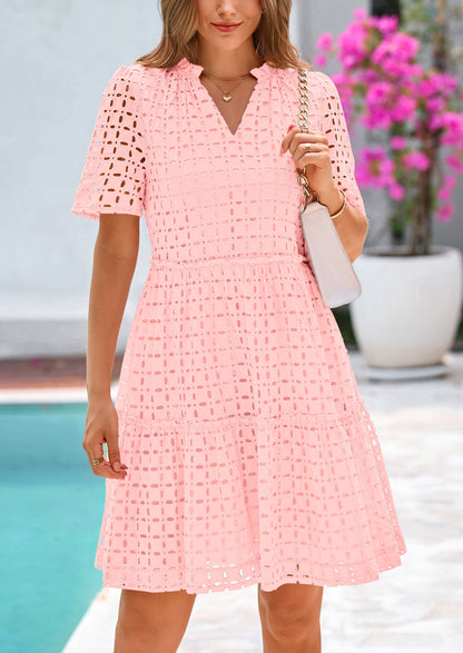 NIA - SOMMERKLEID MIT V-AUSSCHNITT & STICKEREI VERSPIELT & LUFTIG