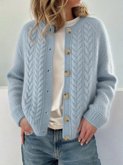 Valeria | Strickjacke mit Knöpfen und Zopfmuster
