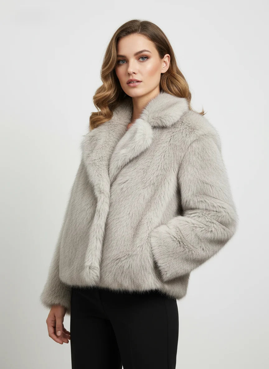 ANYA | VEGANE CROPPED FELLJACKE MIT REVERSKRAGEN