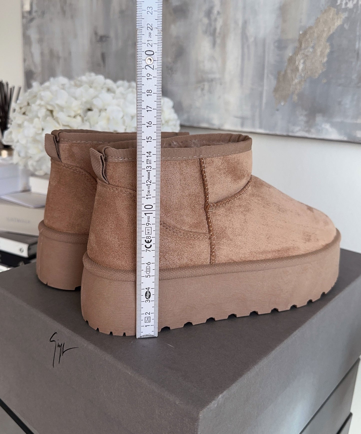 NINA BOOTS | GEFÜTTERTE PLATEAU BOOTS FÜR WARME WINTERTAGE