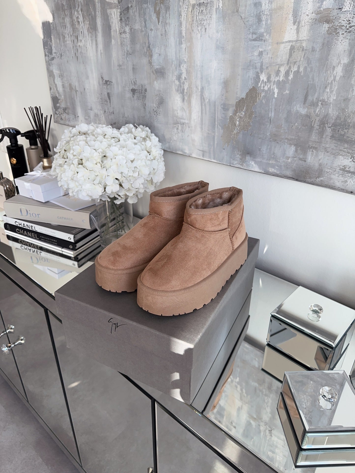 NINA BOOTS | GEFÜTTERTE PLATEAU BOOTS FÜR WARME WINTERTAGE
