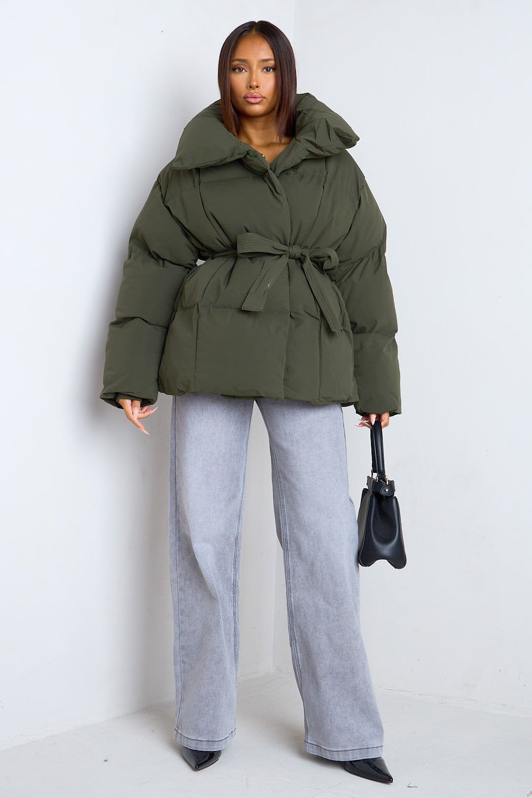 LYSANDRA | KURZE PUFFERJACKE MIT GÜRTELTASCHE