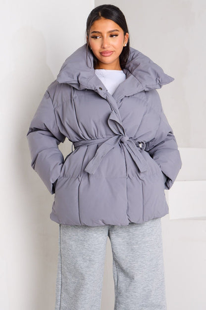 LYSANDRA | KURZE PUFFERJACKE MIT GÜRTELTASCHE