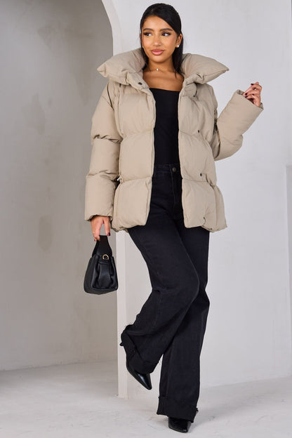 LYSANDRA | KURZE PUFFERJACKE MIT GÜRTELTASCHE