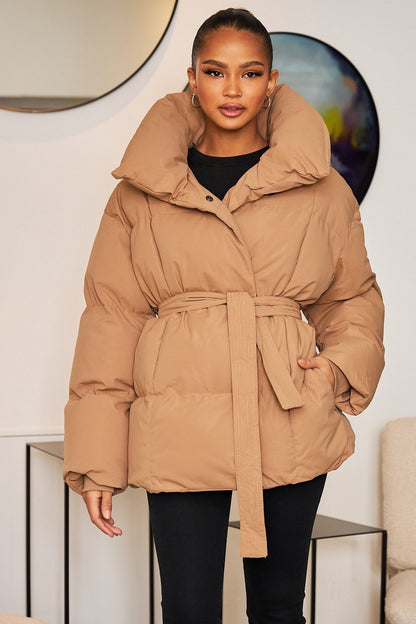 LYSANDRA | KURZE PUFFERJACKE MIT GÜRTELTASCHE