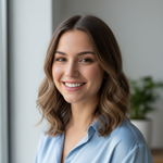 generame el rostro de una joven de 25-30 años sonriente y bella para avatar de un review