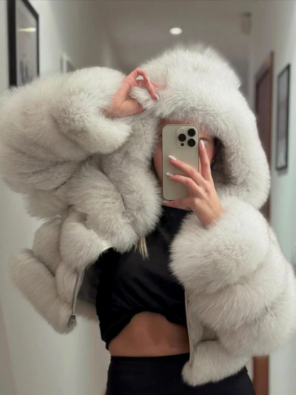 SIBERIAN | VEGANE CROPPED FELLJACKE MIT KAPUZE